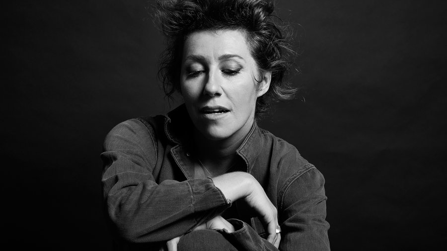 MARTHA WAINWRIGHT REVEALS VIDEO FOR “AROUND THE BEND”